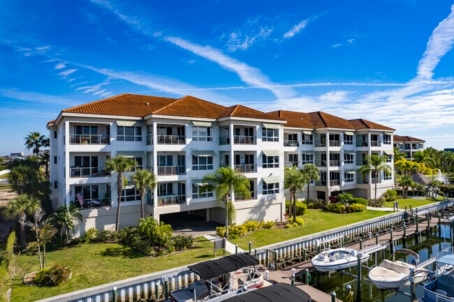 Bellasol Way in Apollo Beach, FL - Building Photo - Building Photo