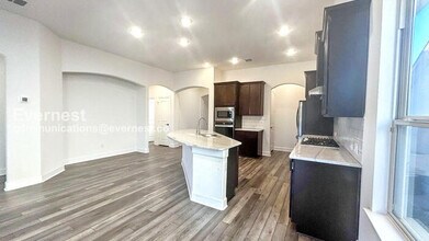 8602 Glass Gem Dr in San Antonio, TX - Building Photo - Building Photo