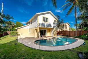 302 NE 36th St in Boca Raton, FL - Building Photo