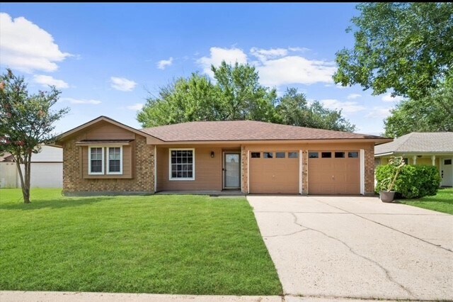 5915 Ray Dr in Pasadena, TX - Building Photo