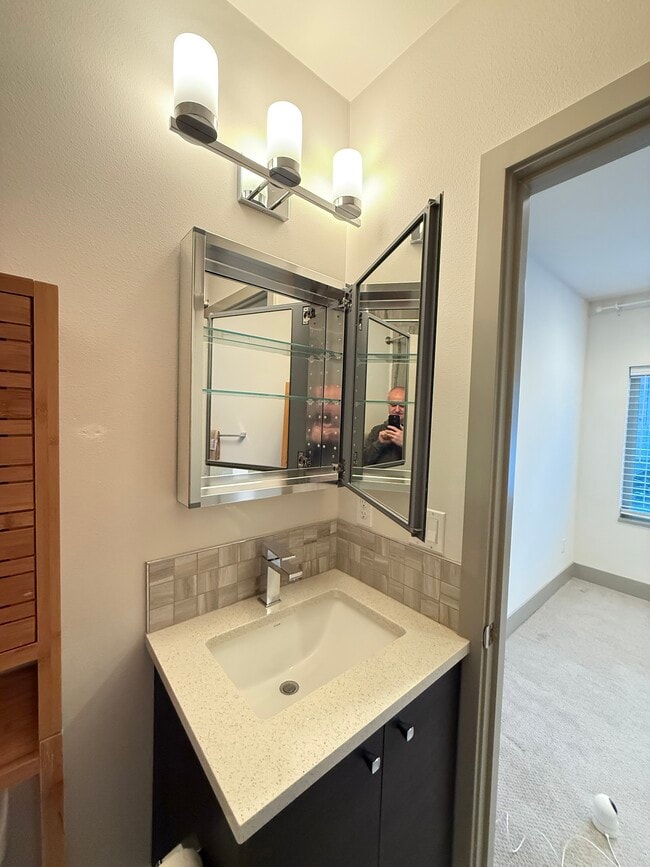 4143 California Ave SW in Seattle, WA - Foto de edificio - Building Photo