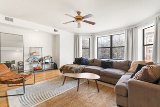 2735 N Kimball Ave in Chicago, IL - Building Photo - Building Photo