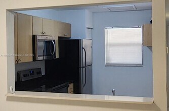 902 NE 209th St in Miami, FL - Building Photo - Building Photo