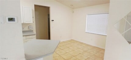 411 NE Juanita Pl in Cape Coral, FL - Building Photo - Building Photo