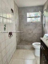 2418 Liberty St in Hollywood, FL - Foto de edificio - Building Photo