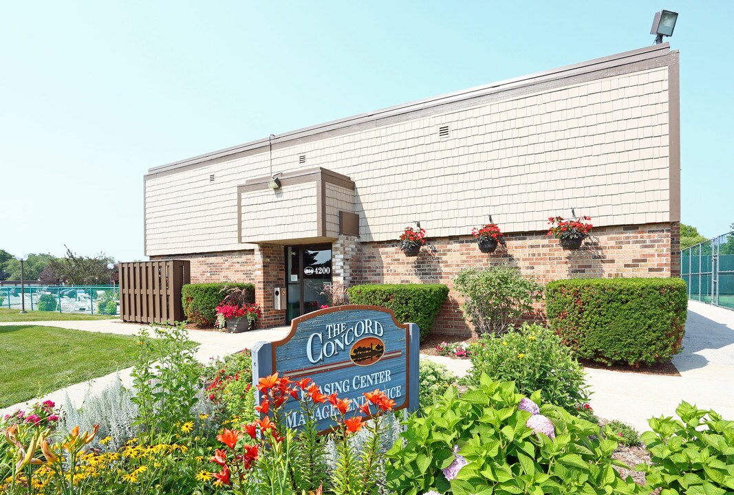 The Concord Apartments in Racine, WI - Building Photo