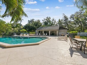 5265 E Bay Dr in Clearwater, FL - Building Photo - Building Photo