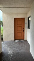 5917 Vía Vermilya in Atlantis, FL - Building Photo