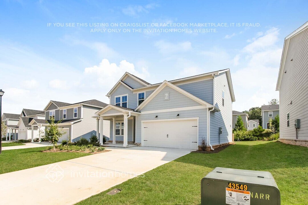 885 Pebble Blvd in Covington, GA - Building Photo