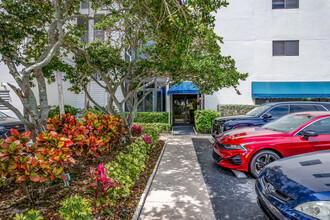 Beach Palms in Indian Shores, FL - Building Photo - Building Photo