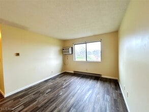 200 Fernwood Rd in Wintersville, OH - Building Photo - Building Photo