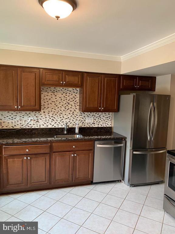 6584 Yadkin Ct in Alexandria, VA - Building Photo - Building Photo