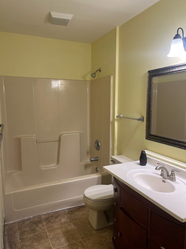 1010 5th Ave S, Unit 2 in La crosse, WI - Building Photo - Building Photo