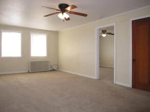 Brentwood Manor in Pittsburgh, PA - Foto de edificio - Building Photo