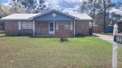 123 Deerwood Ct in Hinesville, GA - Building Photo - Building Photo