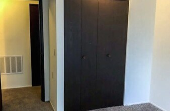 100 W Mill Pond in Brooklyn, MI - Building Photo - Building Photo