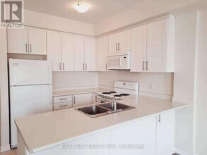 275 Littlewood Dr in Oakville, ON - Building Photo - Building Photo