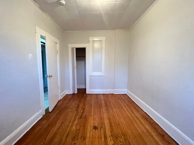 122 Bergen Ave, Unit 1 in Jersey City, NJ - Building Photo - Building Photo