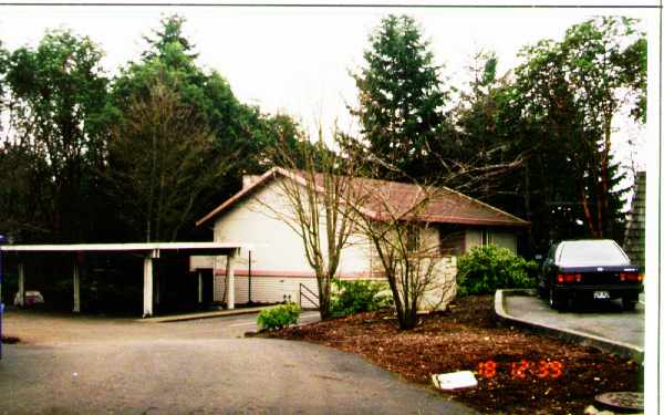 19 S 338th Pl in Federal Way, WA - Foto de edificio