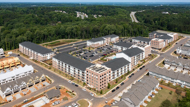 Richmond Row in Suwanee, GA - Foto de edificio - Building Photo