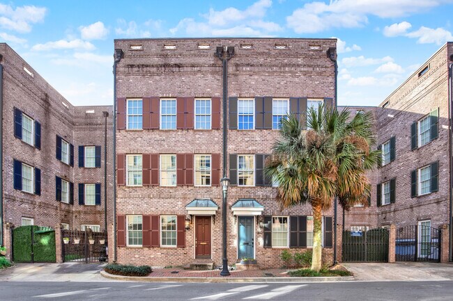 property at 407 E Hull St