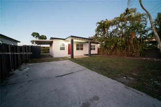 1221 NW 72nd St in Miami, FL - Building Photo - Building Photo