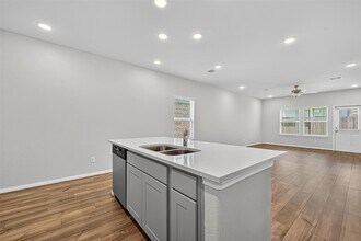8304 Bristlecone Pne Wy in Magnolia, TX - Foto de edificio - Building Photo