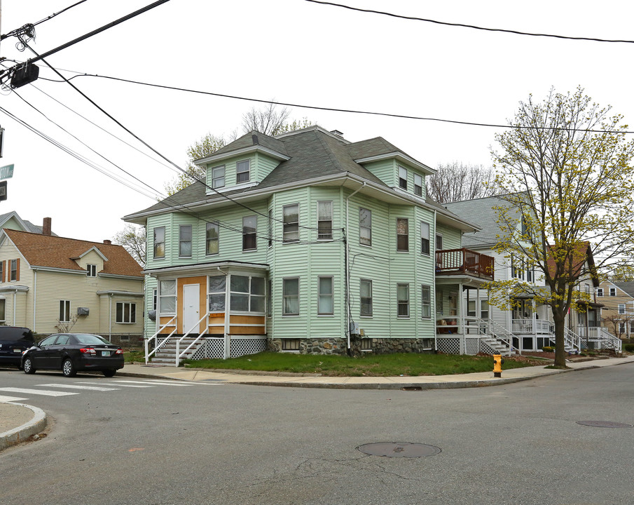 54-56 Lowell St in Waltham, MA - Foto de edificio