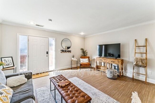 property at 530 W 10th St