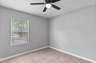 9033 Oak Knoll Ln in Houston, TX - Building Photo - Building Photo