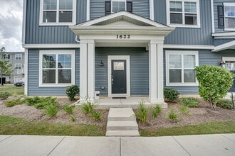 1622 Albany St in Grayslake, IL - Building Photo - Building Photo