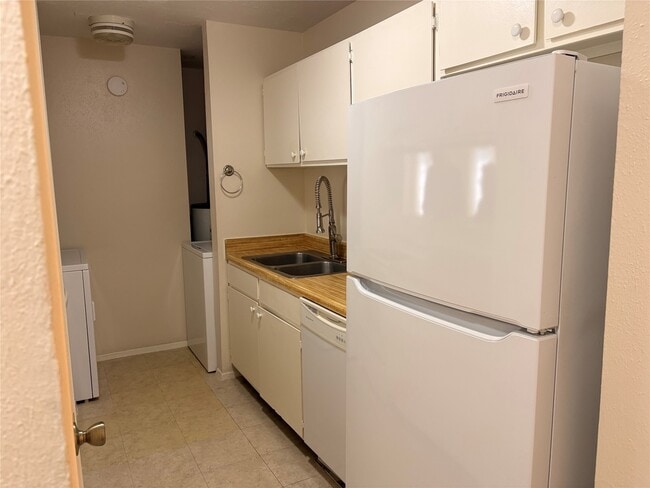 1007 Stoneleigh Ct in Tomball, TX - Building Photo - Building Photo