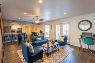 La Cima Apartments in El Paso, TX - Building Photo