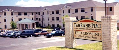 Frio Crossing at Two Rivers Place in San Antonio, TX - Foto de edificio