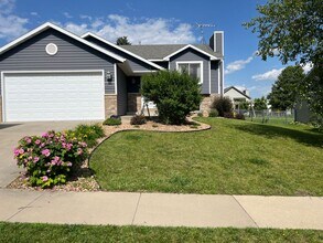 5918 Shetland Dr NW in Rochester, MN - Building Photo - Building Photo