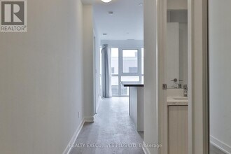 501 St Clair Ave W in Toronto, ON - Building Photo - Building Photo