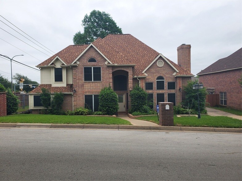4201 Murwick Dr in Arlington, TX - Building Photo