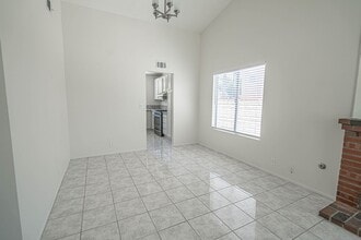 22514 Poplar St in Santa Clarita, CA - Building Photo - Building Photo