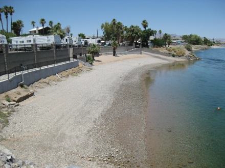 Rainbow Beach Resort in Needles, CA - Foto de edificio - Building Photo