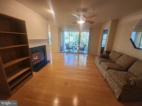 105 Timberbrook Ln in Gaithersburg, MD - Building Photo - Building Photo