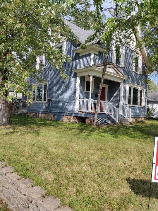 1111 Chestnut St, Unit Large 2 bedroom 1 bath in Wisconsin Rapids, WI - Building Photo
