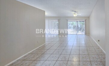 737 Country Shire Ln in Palm Harbor, FL - Building Photo - Building Photo