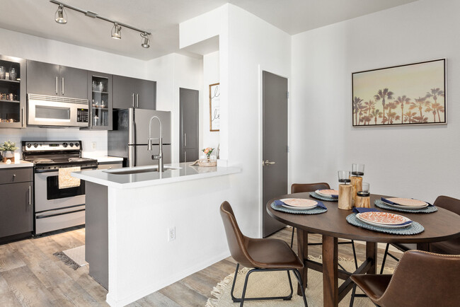 Ten01 in Tempe, AZ - Building Photo - Interior Photo