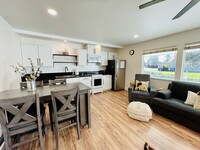 1258 Mistletoe Ln, Unit Homestead in Redding, CA - Foto de edificio - Building Photo