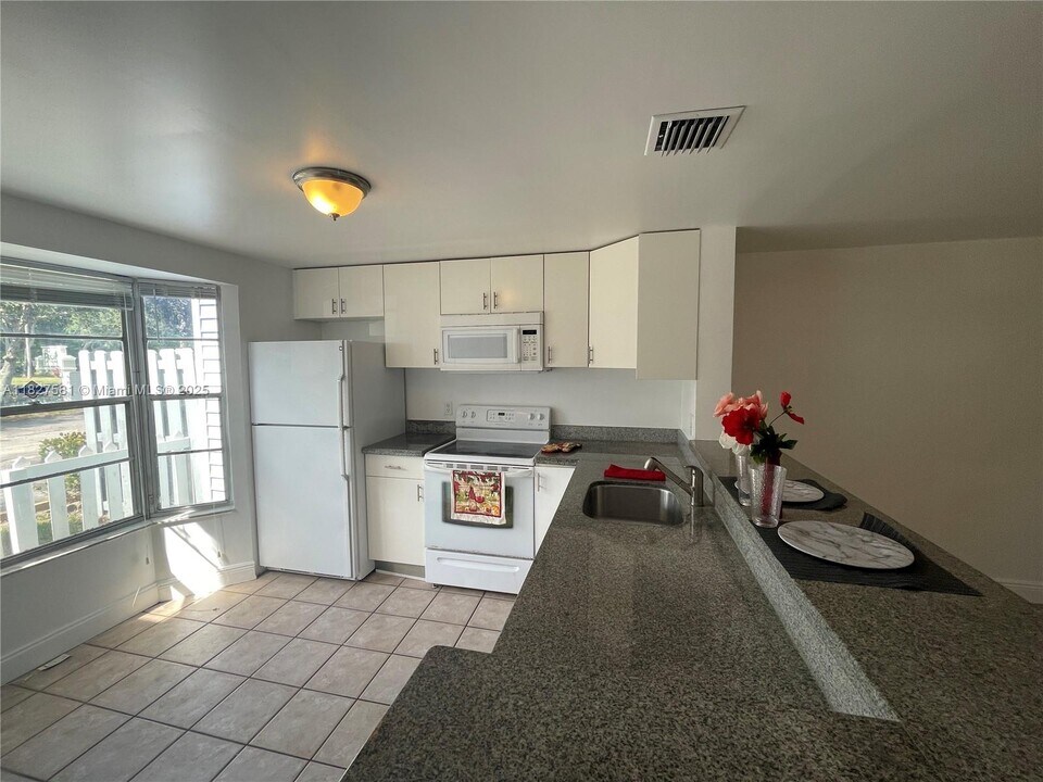 23 SW 3rd St in Pompano Beach, FL - Building Photo