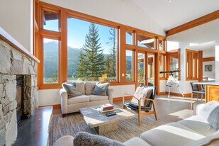 5138 Raven Ln in Whistler, BC - Building Photo