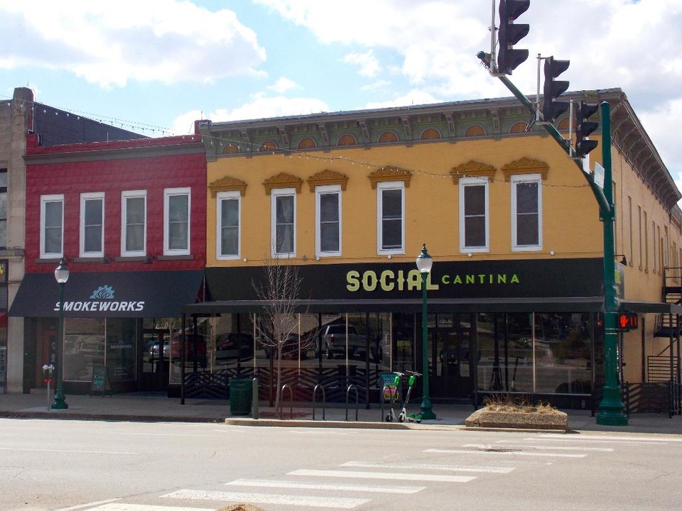 Abodes Downtown (Franklin Apts and KOT) in Bloomington, IN - Foto de edificio