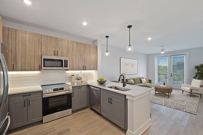 The Henslow Daniel Island Apartments & Tow... in Charleston, SC - Building Photo - Building Photo