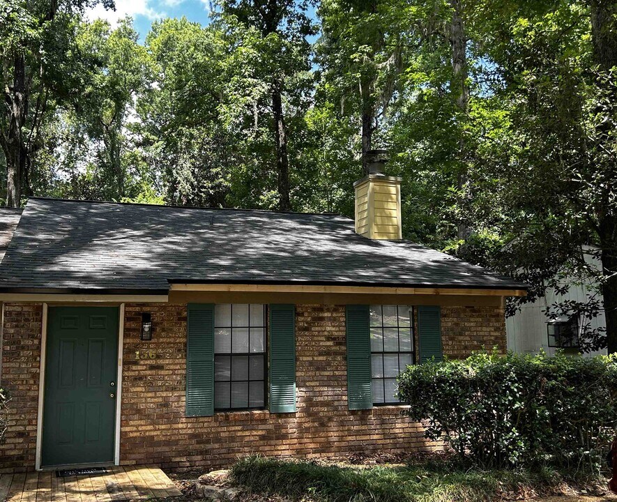 136 W Whetherbine Way in Tallahassee, FL - Building Photo