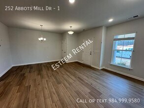 252 Abbots Ml Dr in Raleigh, NC - Foto de edificio - Building Photo